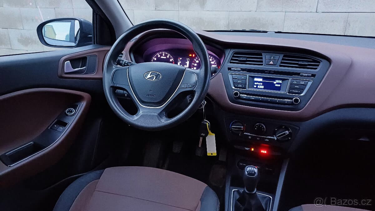 2015 Hyundai i20 - 11