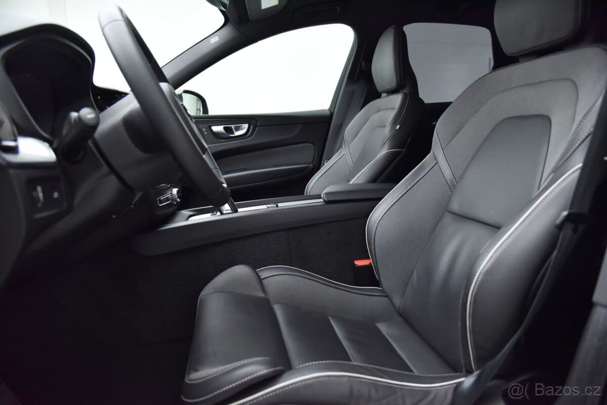 2022 Volvo XC60 - 11