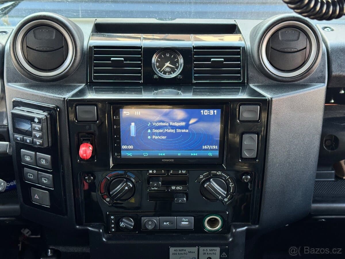 2010 Land Rover DEFENDER - 11
