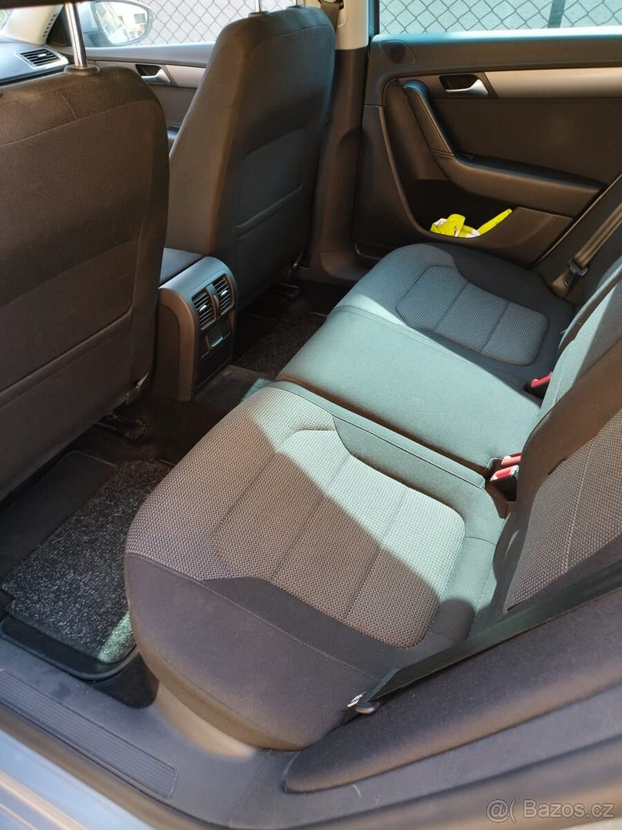 2013 Volkswagen PASSAT - 11