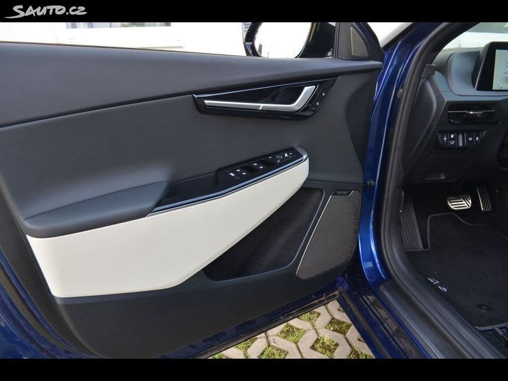 2023 Kia EV6 - 11