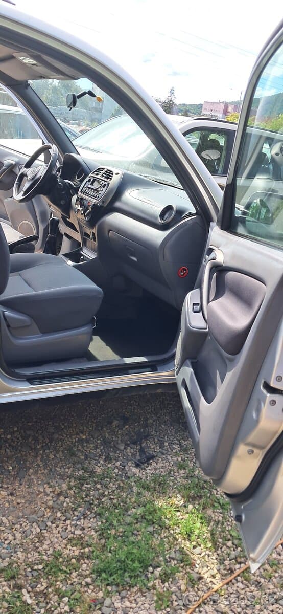 2002 Toyota RAV4 - 11