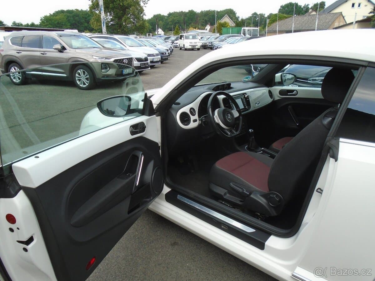 2013 Volkswagen BEETLE - 11