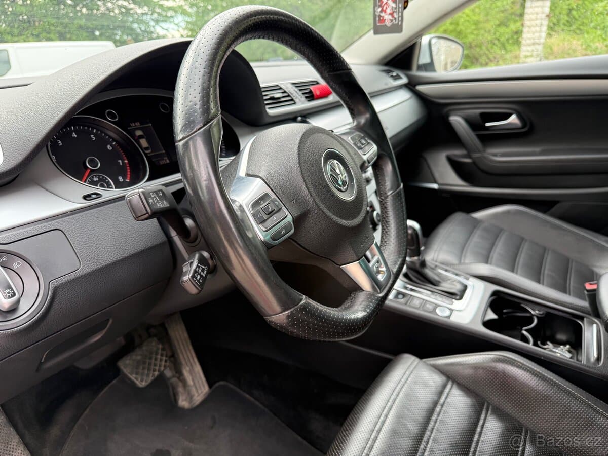 2011 Volkswagen PASSAT CC - 11
