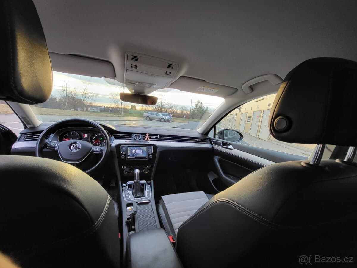 2016 Volkswagen PASSAT - 11