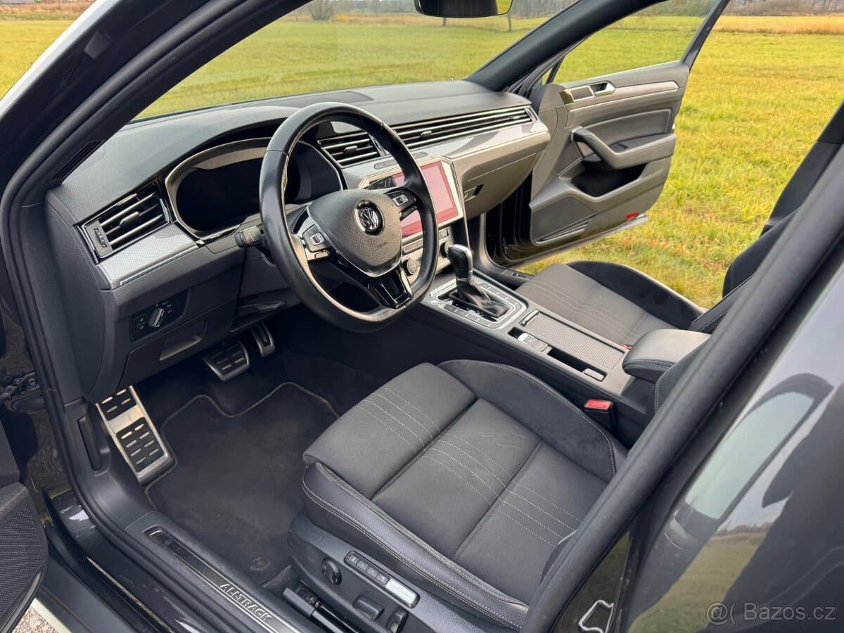 2018 Volkswagen PASSAT - 11