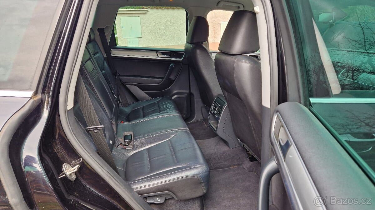 2010 Volkswagen TOUAREG - 11