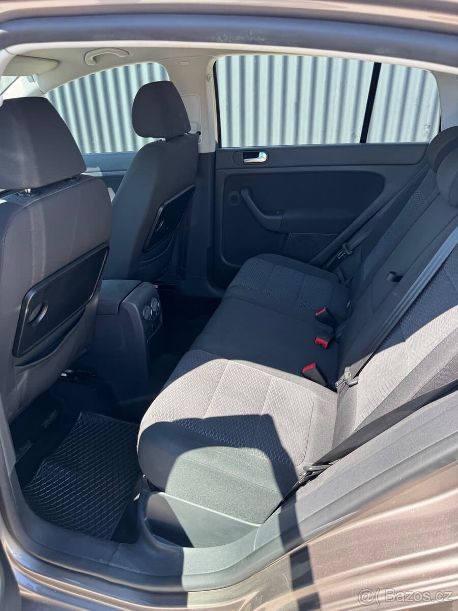 2010 Volkswagen GOLF - 11