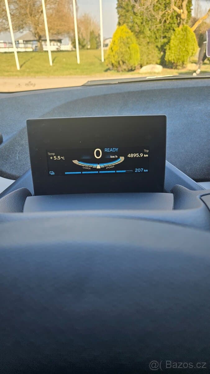 2017 BMW i3 - 11