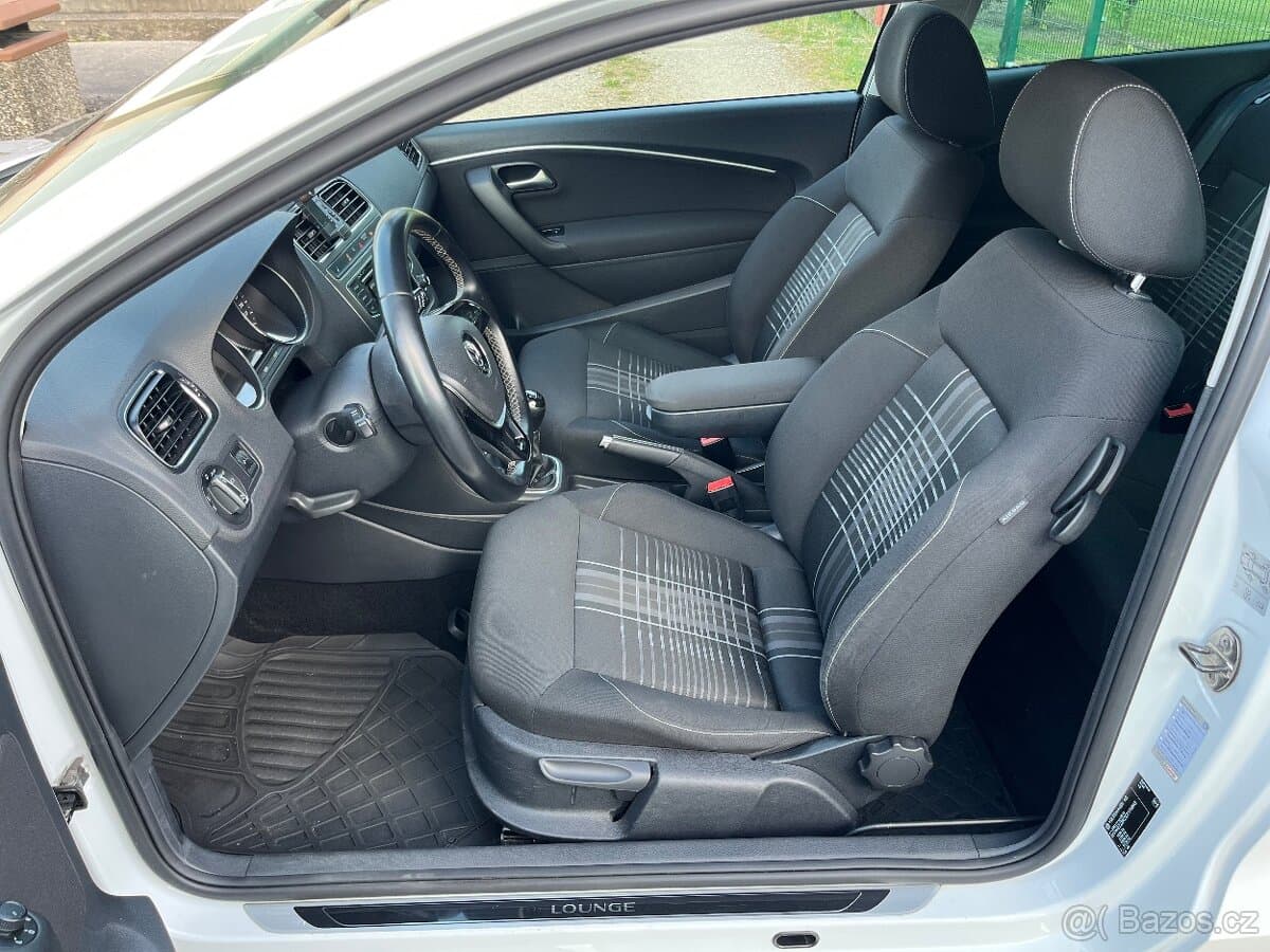 2016 Volkswagen POLO - 11
