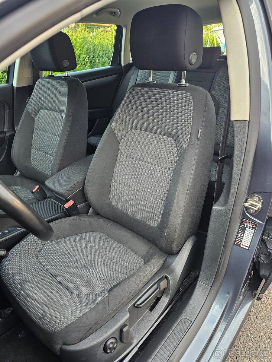 2011 Volkswagen PASSAT - 11