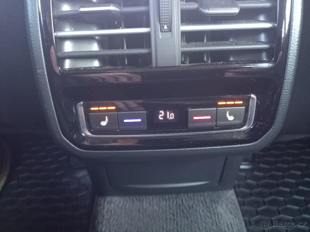2015 Volkswagen PASSAT - 11