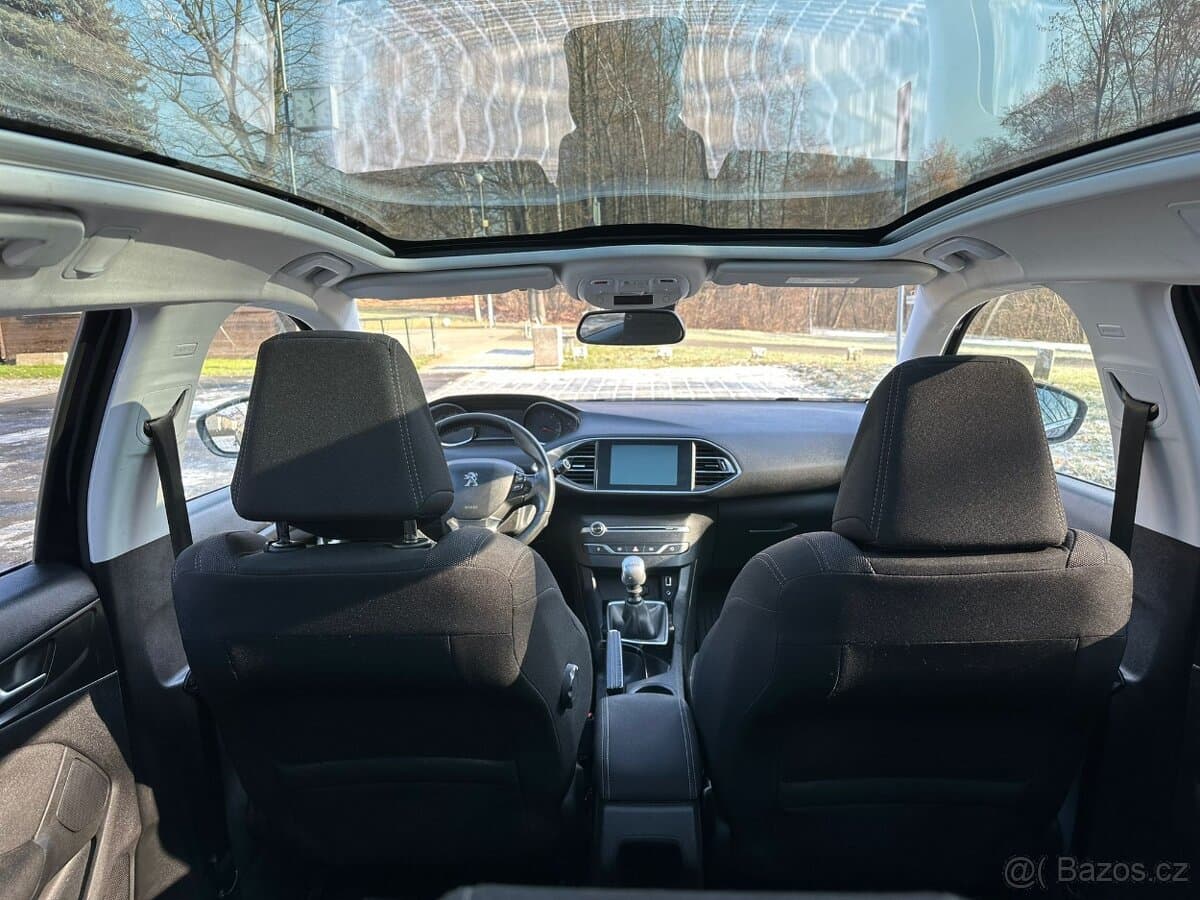 2015 Peugeot 308 - 11