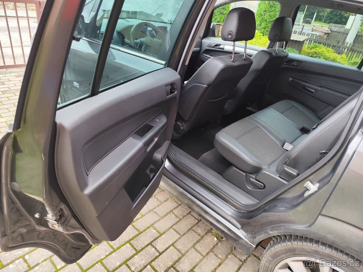 2011 Opel ZAFIRA - 11