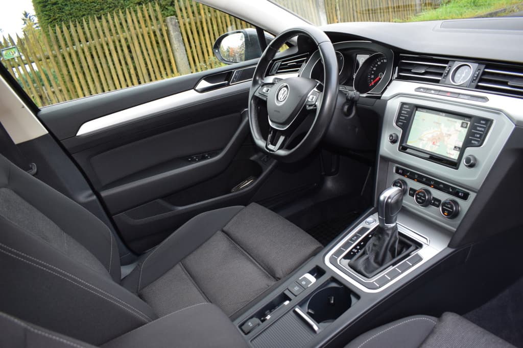 2015 Volkswagen PASSAT - 11
