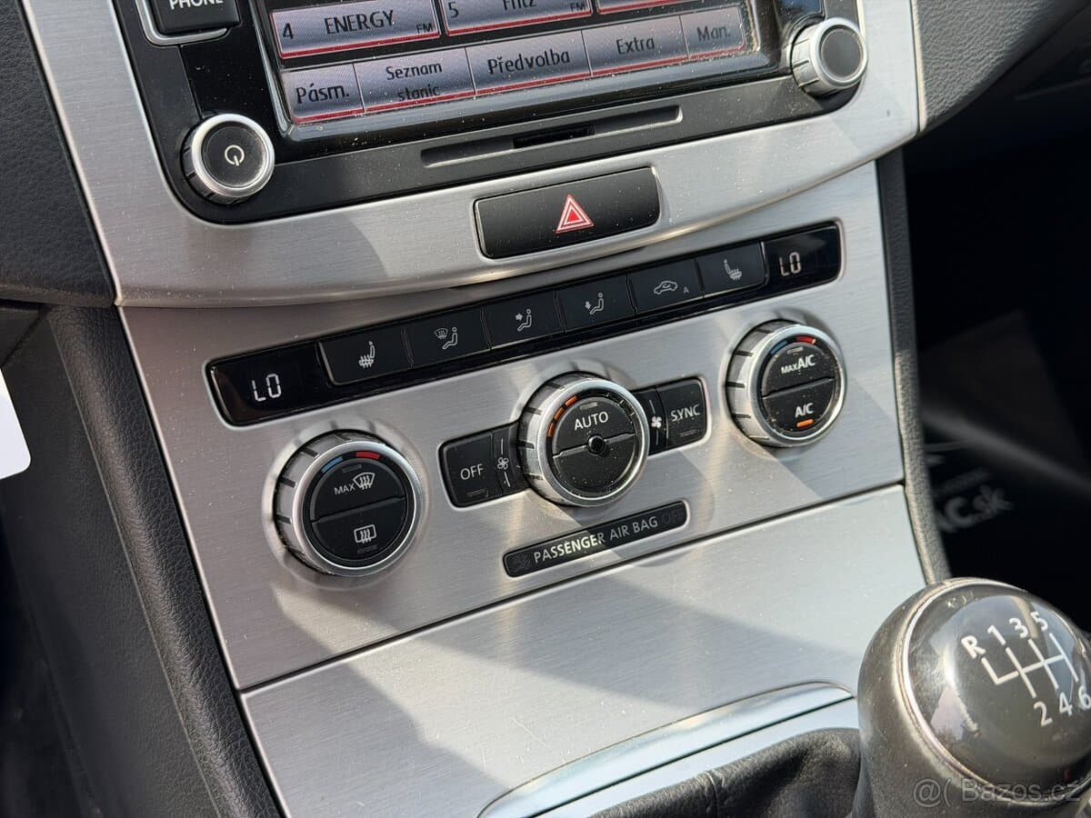 2013 Volkswagen PASSAT - 11