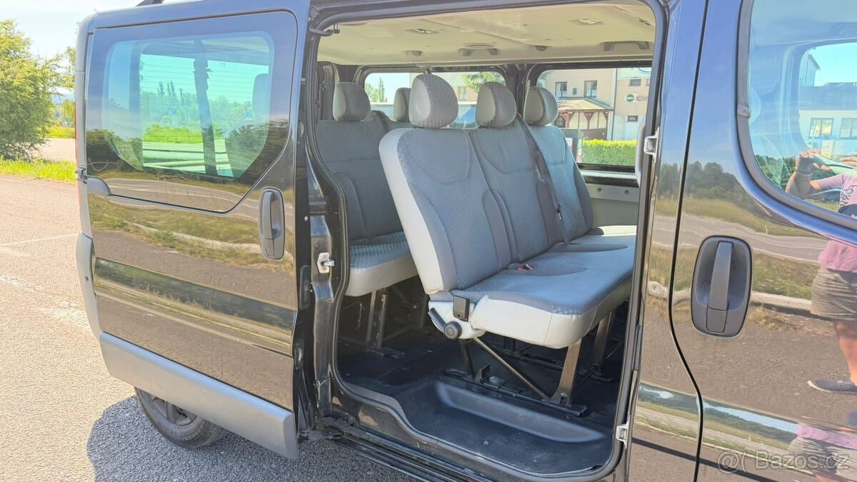 2010 Renault TRAFIC - 11