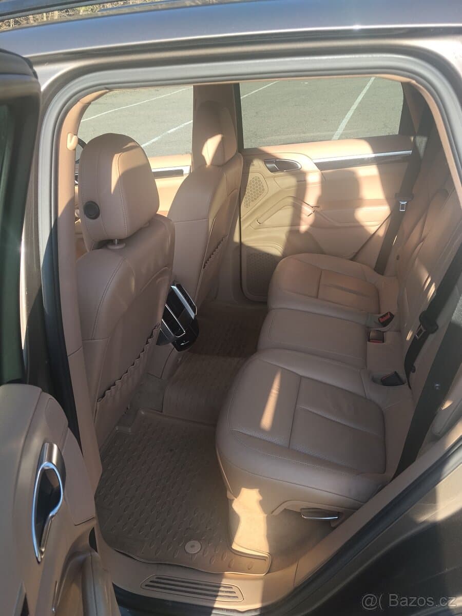 2013 Porsche CAYENNE - 11