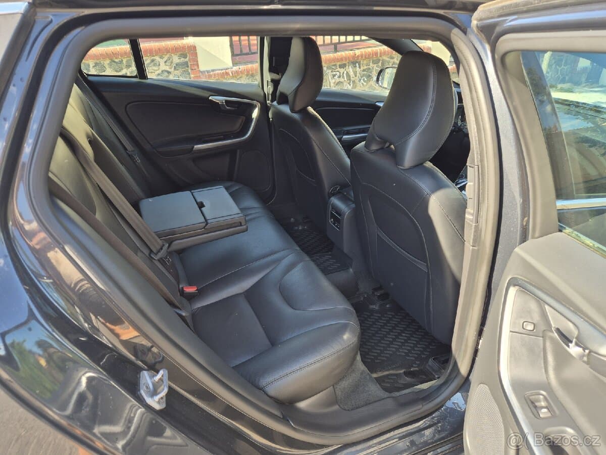 2014 Volvo V60 - 11