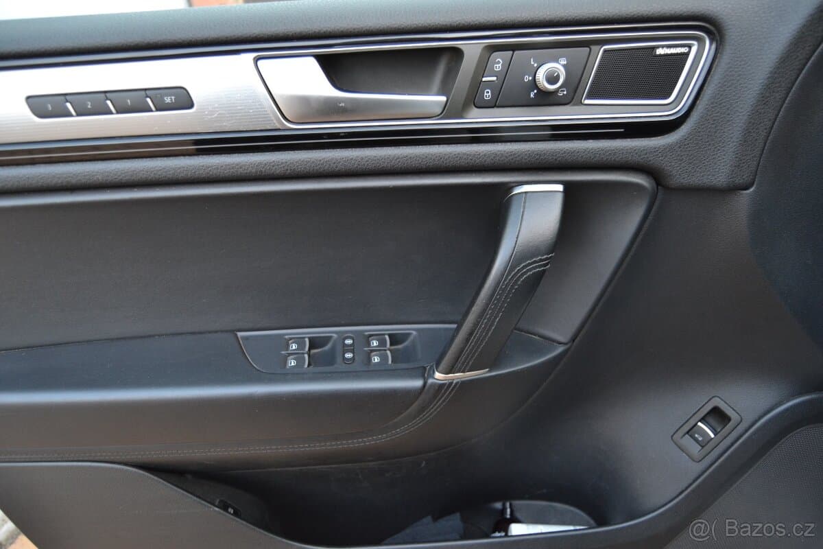 2015 Volkswagen TOUAREG - 11