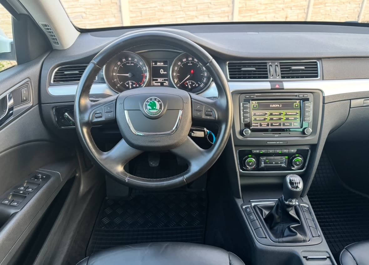 2012 Škoda SUPERB - 11
