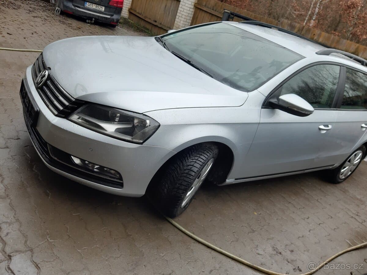 2012 Volkswagen PASSAT - 11