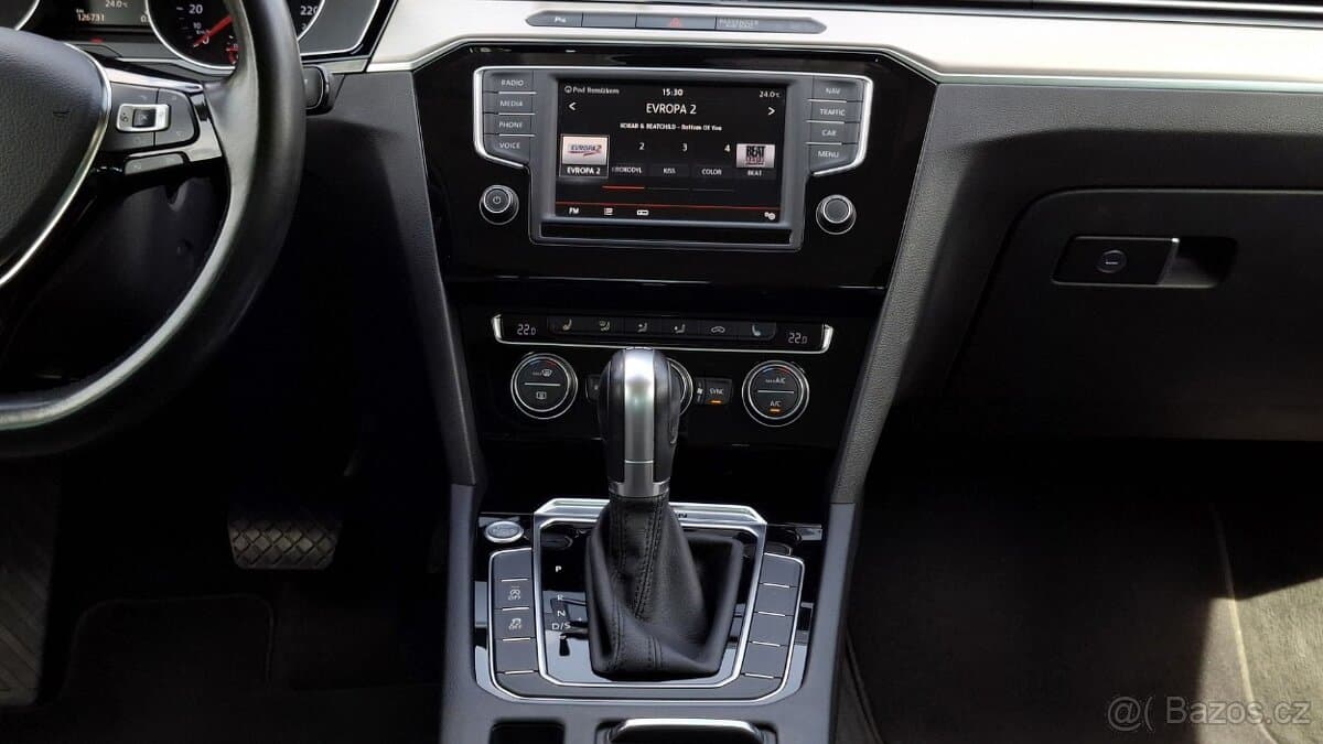 2016 Volkswagen PASSAT - 11