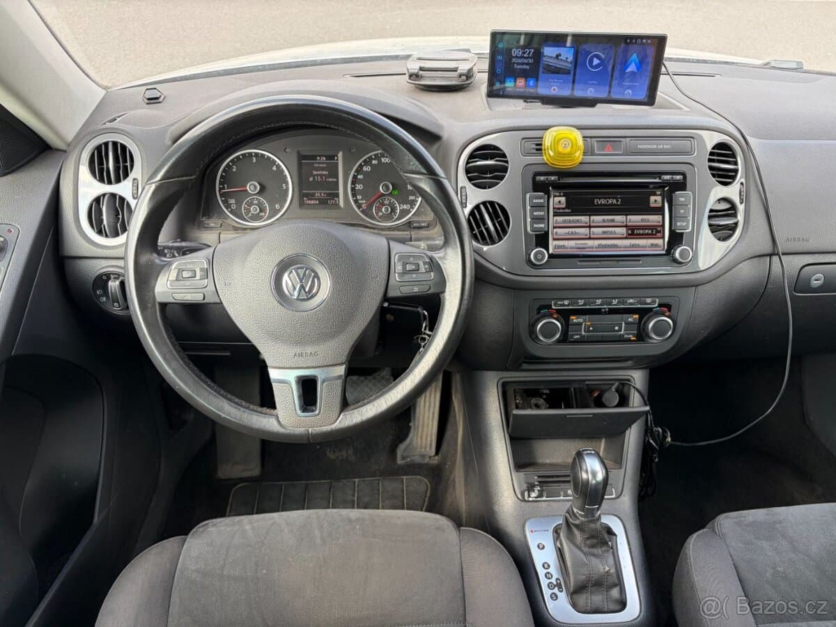 2012 Volkswagen TIGUAN - 11