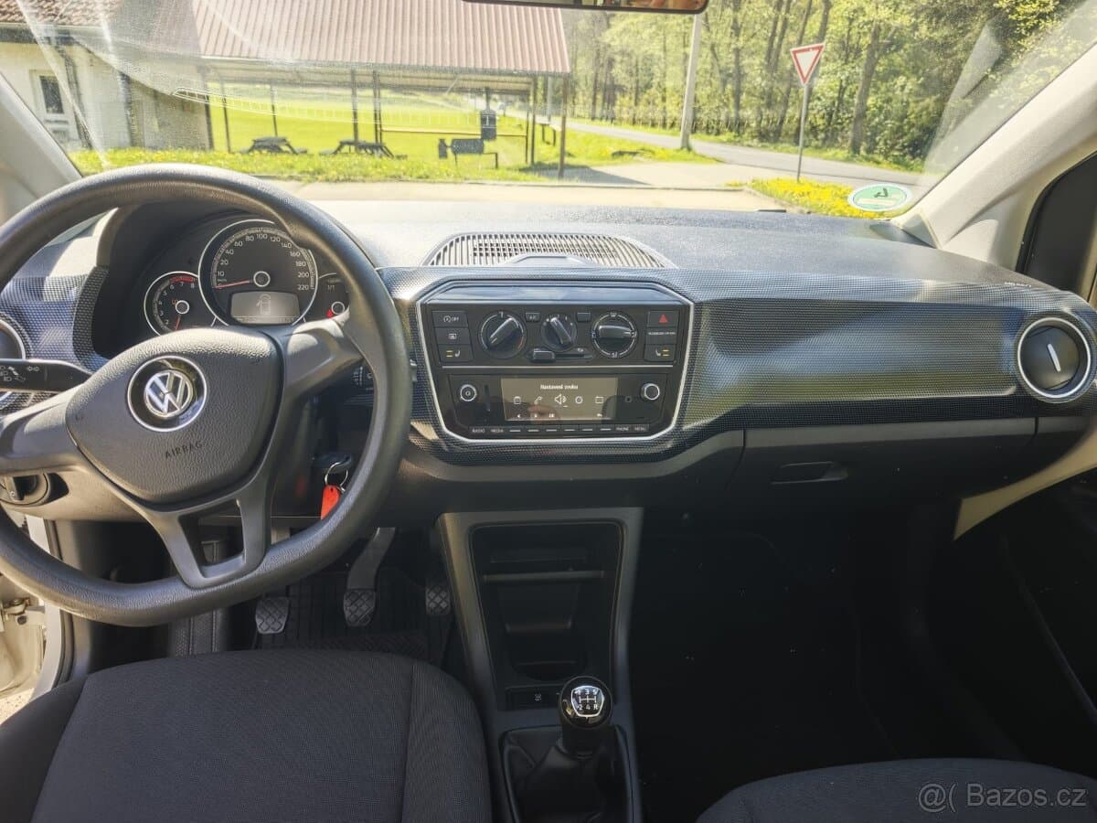 2017 Volkswagen UP! - 11