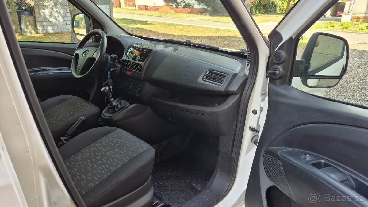 2018 Opel COMBO - 11