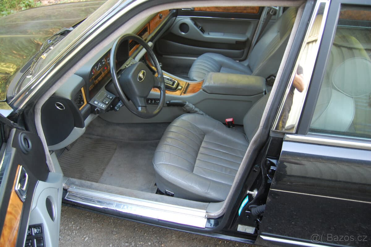 1990 Jaguar XJ - 11