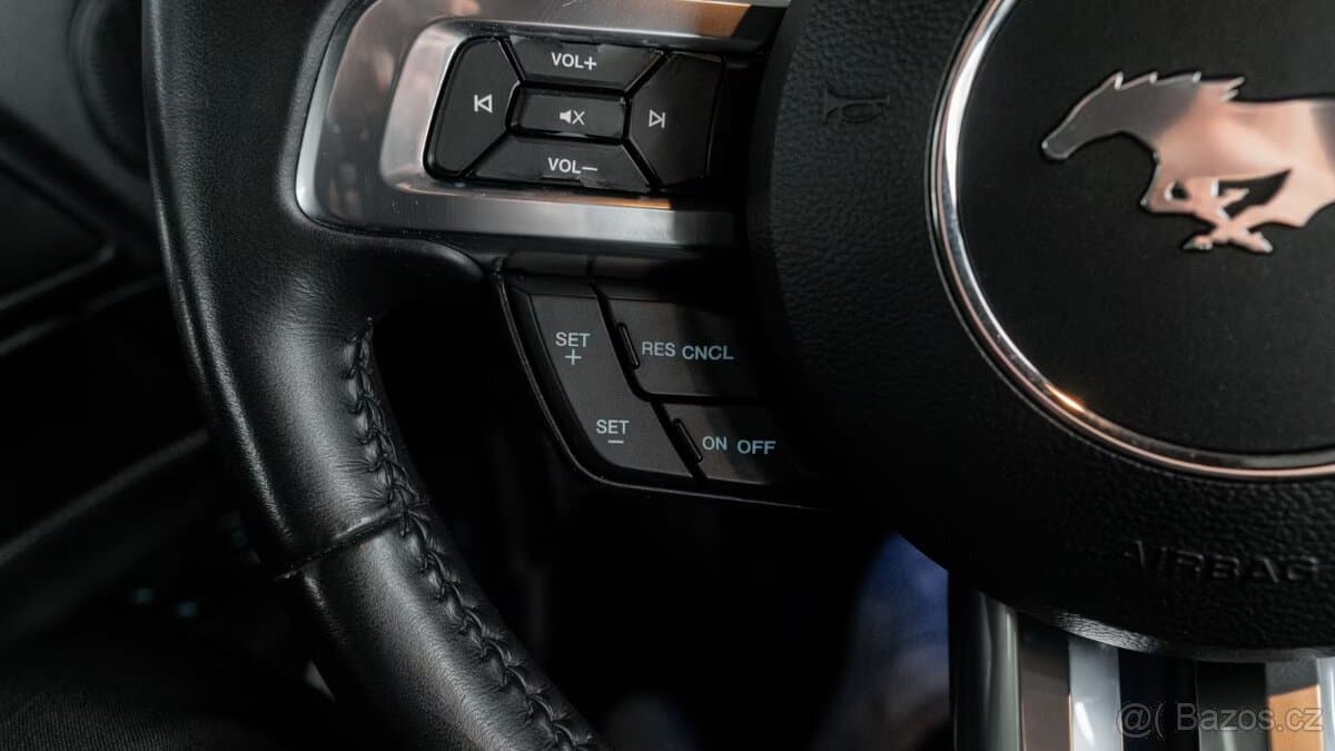 2020 Ford MUSTANG - 11