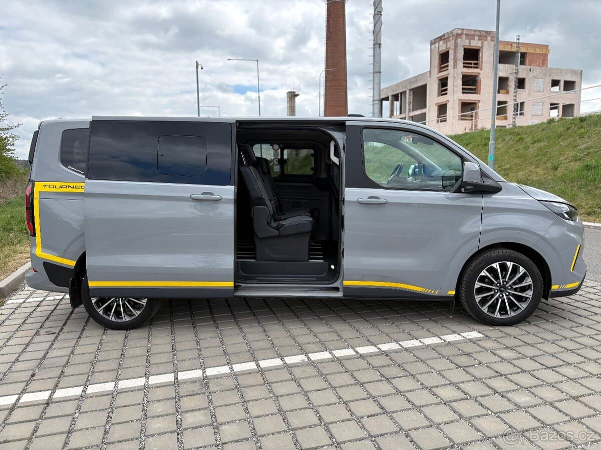 2025 Ford TOURNEO - 11