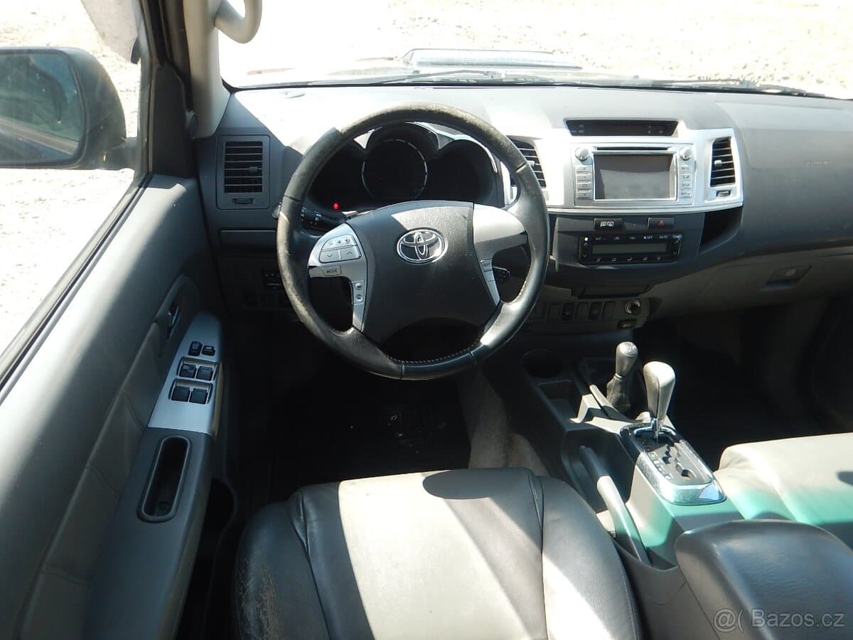 2012 Toyota HILUX - 11