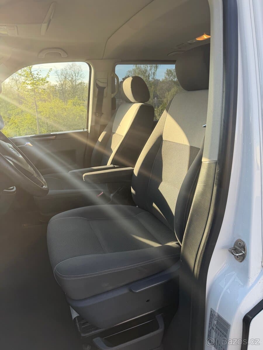 2010 Volkswagen MULTIVAN - 11