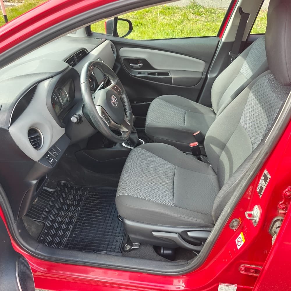 2015 Toyota YARIS - 11