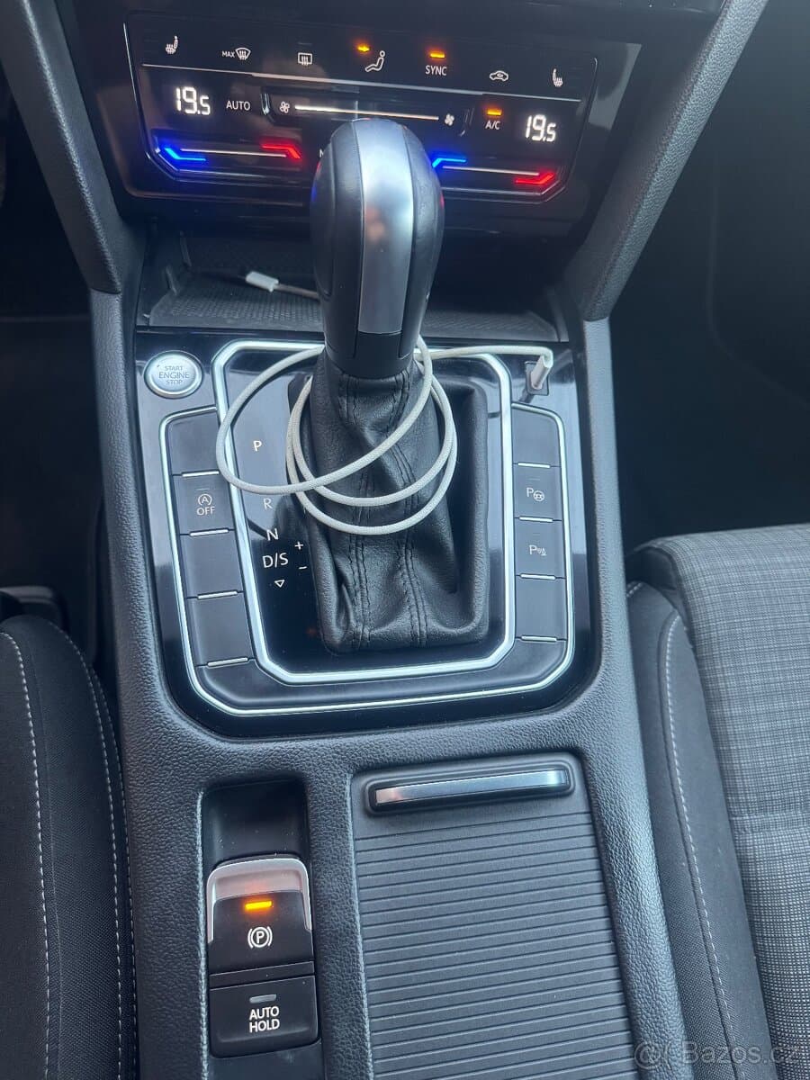 2021 Volkswagen PASSAT - 11