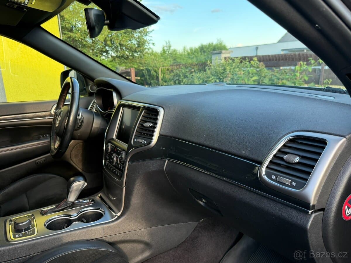 2017 Jeep CHEROKEE - 11