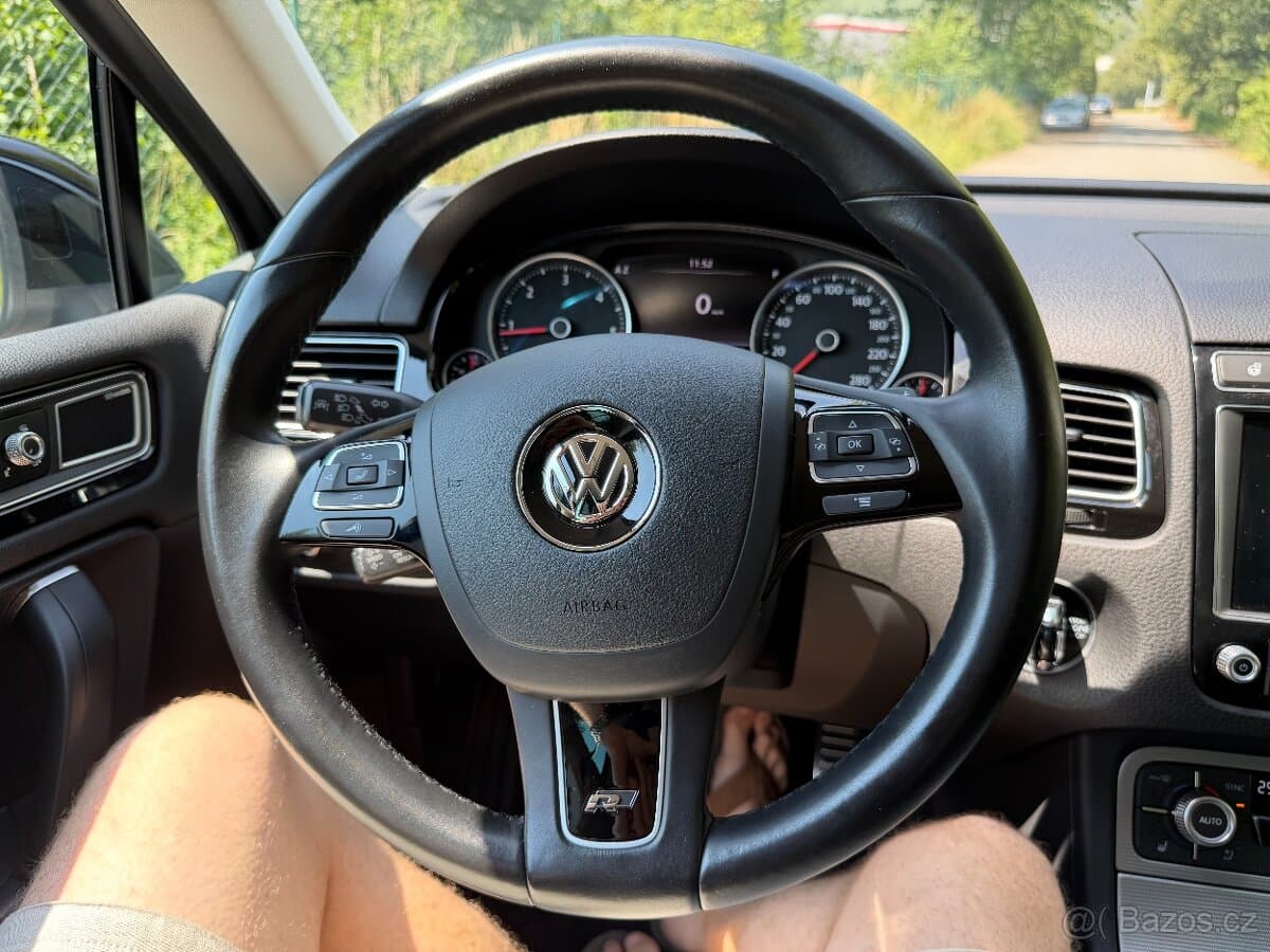 2016 Volkswagen TOUAREG - 11