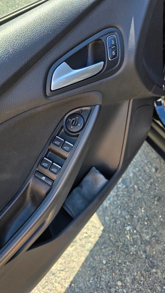 2015 Ford FOCUS - 11