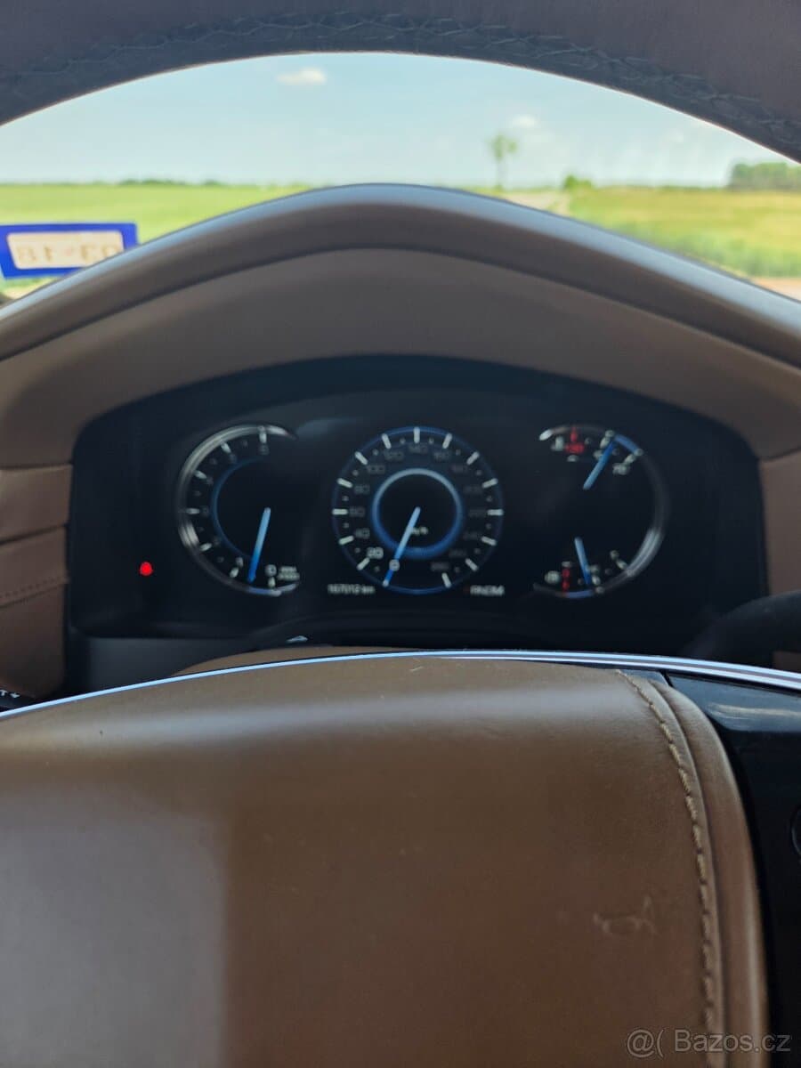 2016 Cadillac ESCALADE - 11