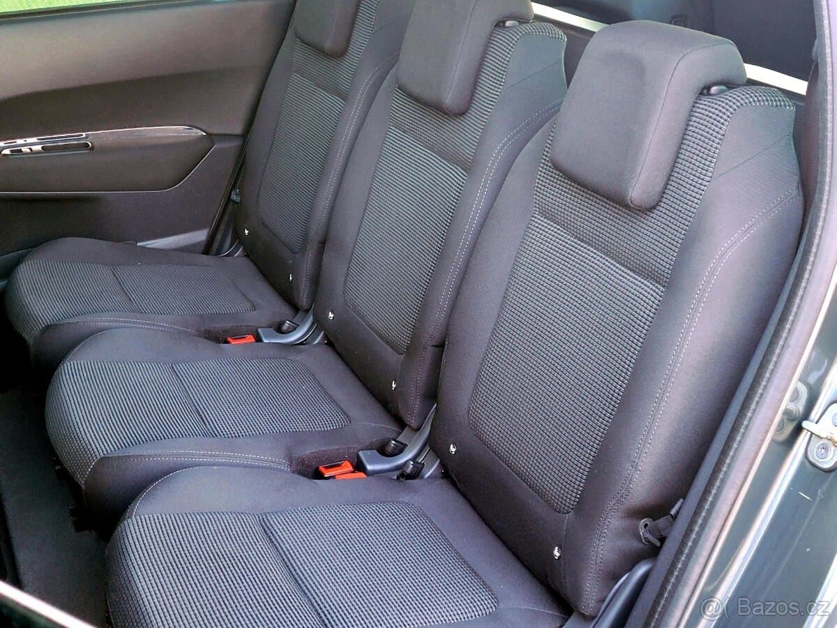 2011 Peugeot 5008 - 11