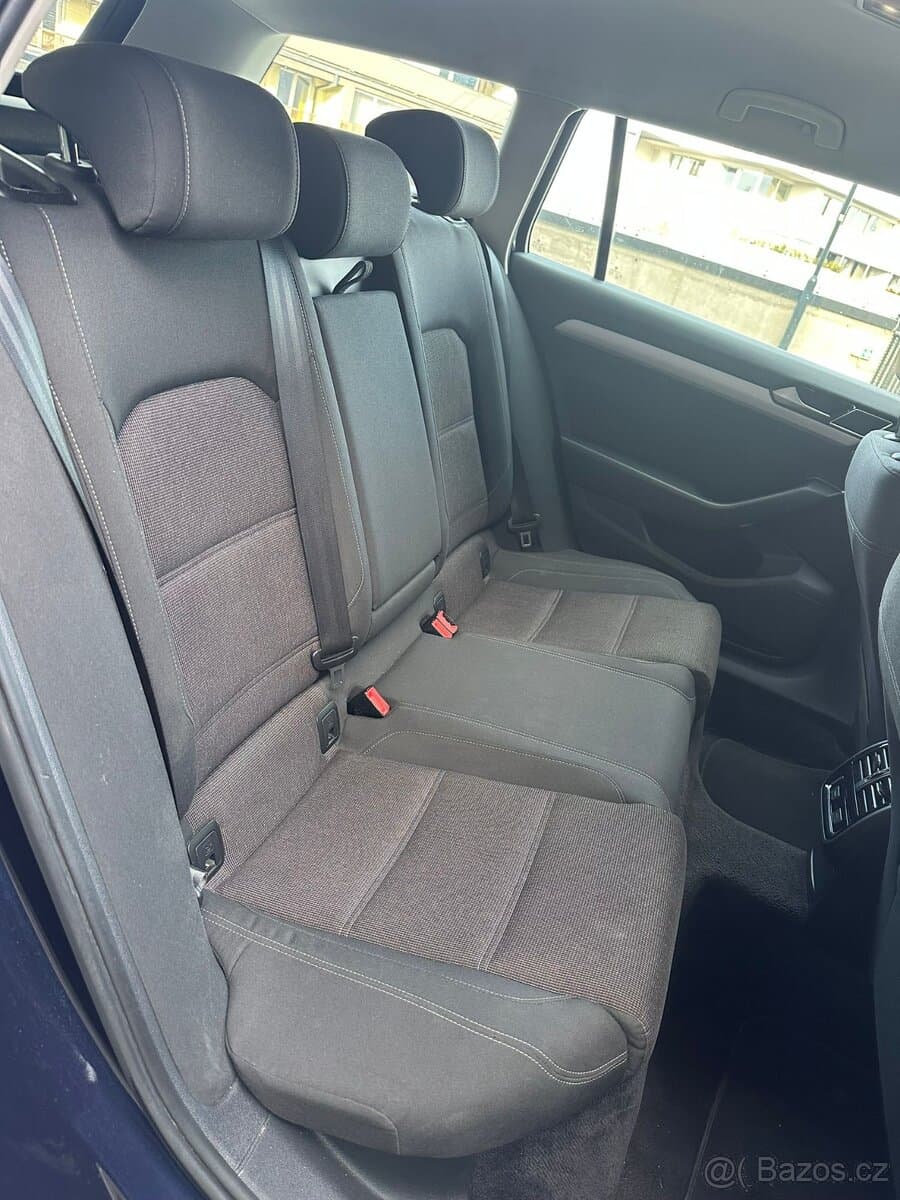 2015 Volkswagen PASSAT - 11