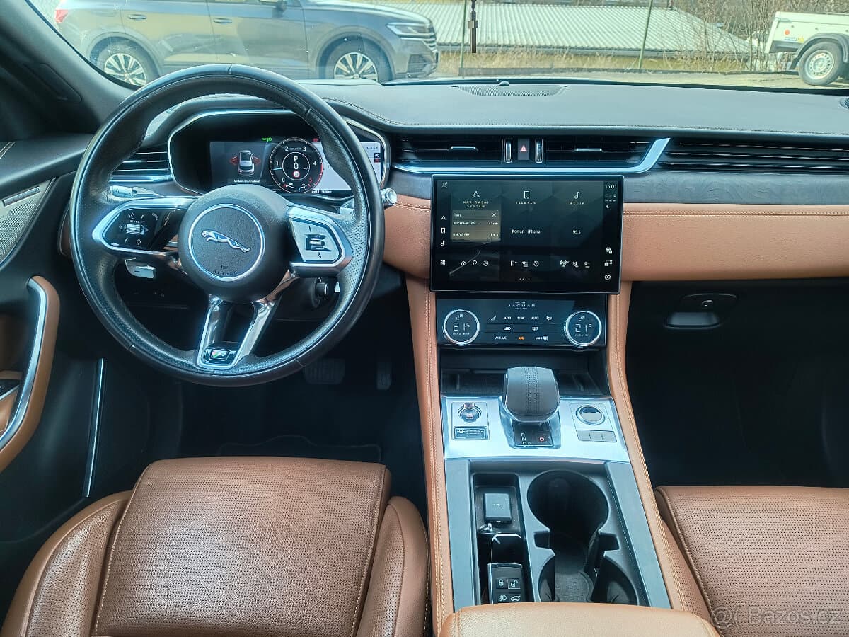 2021 Jaguar F-PACE - 11