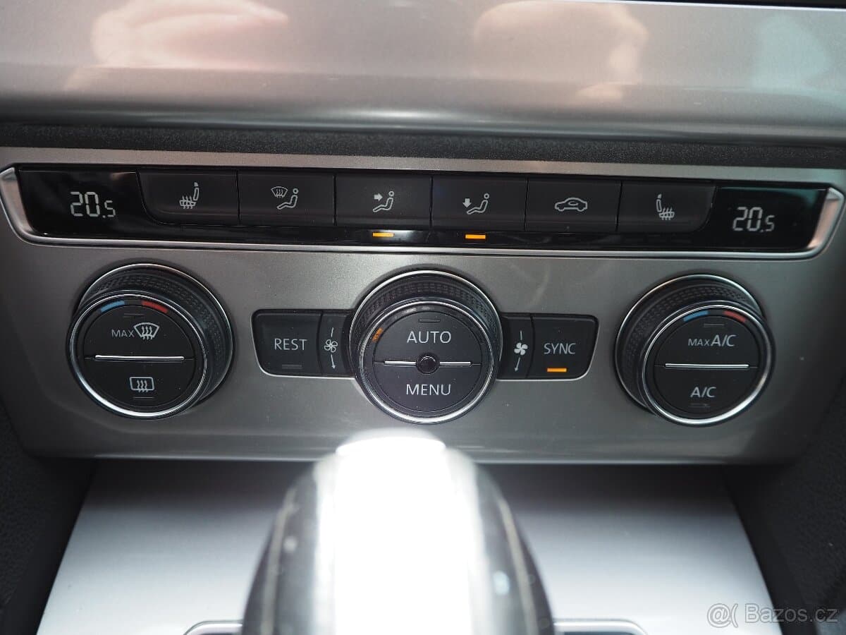 2016 Volkswagen PASSAT - 11