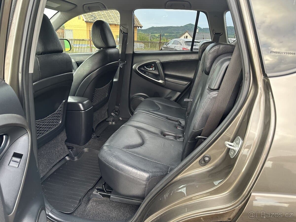 2011 Toyota RAV4 - 11