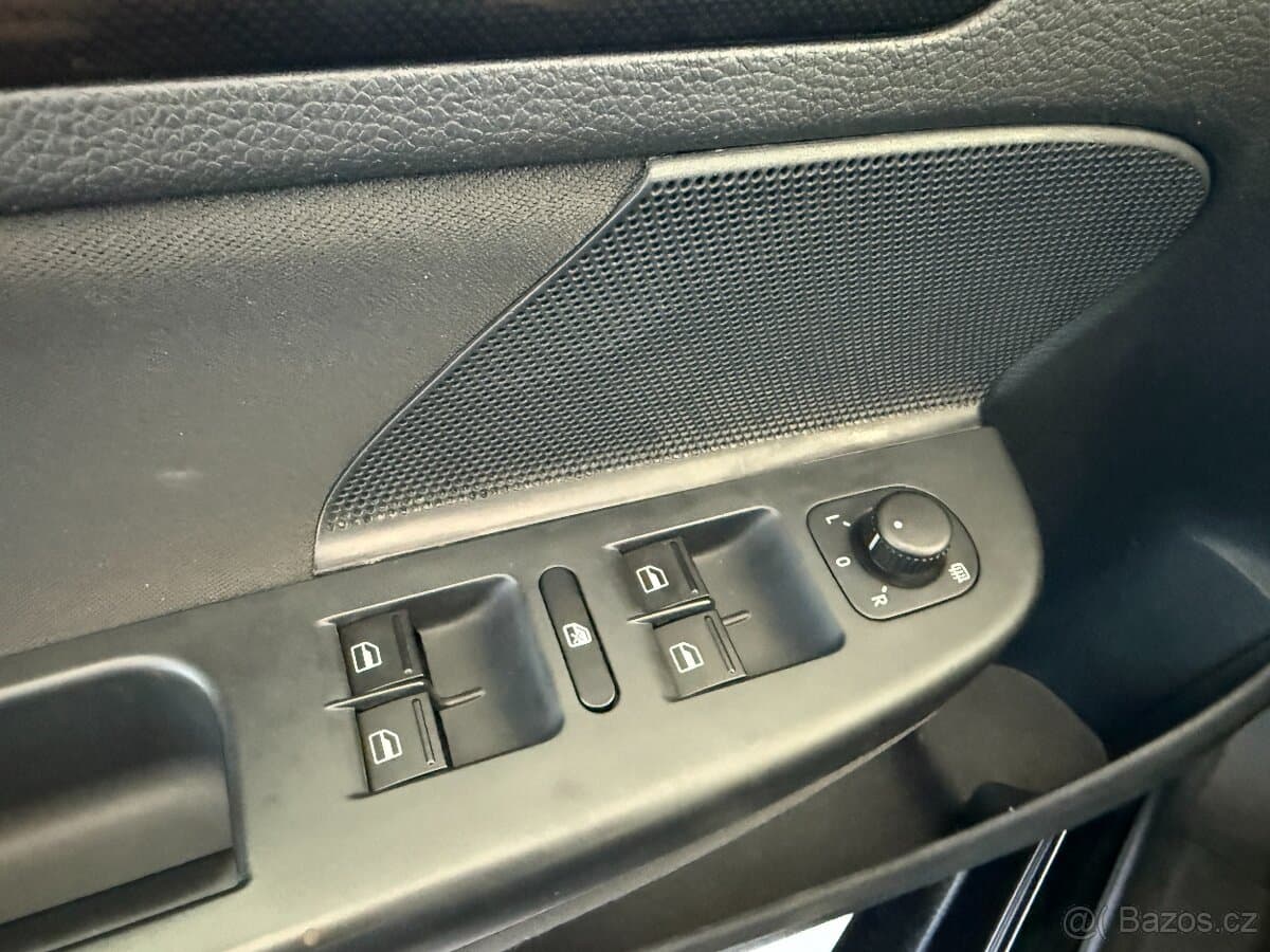 2011 Volkswagen GOLF - 11