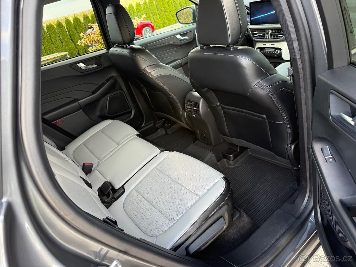 2023 Ford KUGA - 11