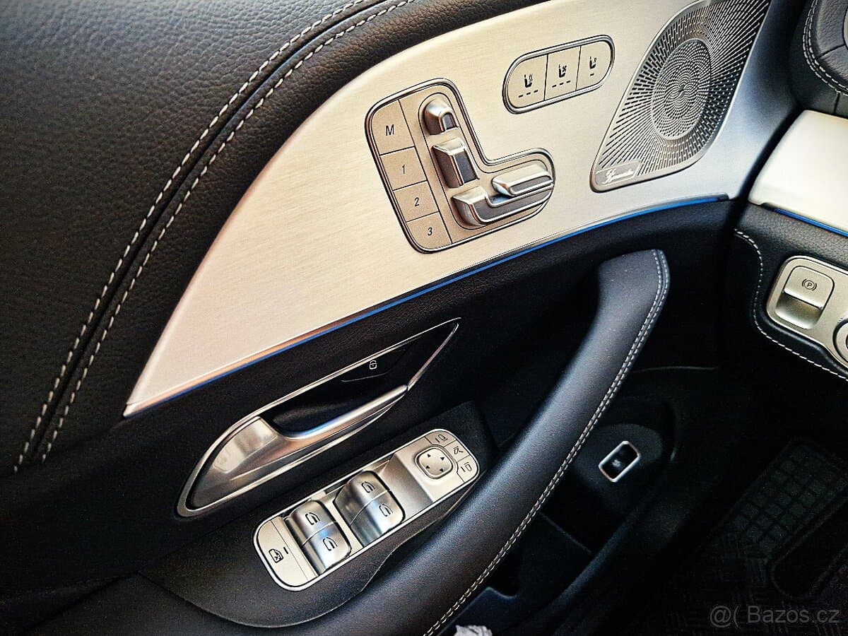 2025 Mercedes-Benz GL - 11