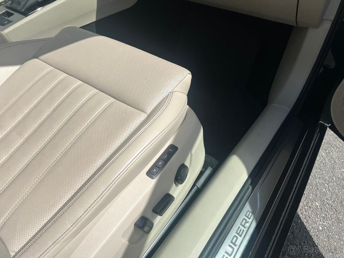 2020 Škoda SUPERB - 11